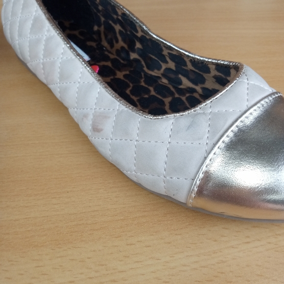 Steve Madden 'Bellaa' Quilted Nubuck Ballet Flats in Blush/Gold Sz. 6 - Picture 5 of 8